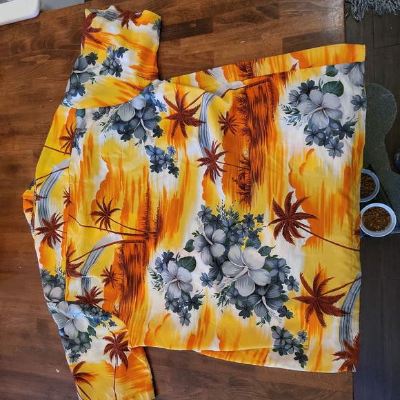 Vintage Hukilau Fashions Hawaiian button down shirt sz large - Picture 3 of 3
